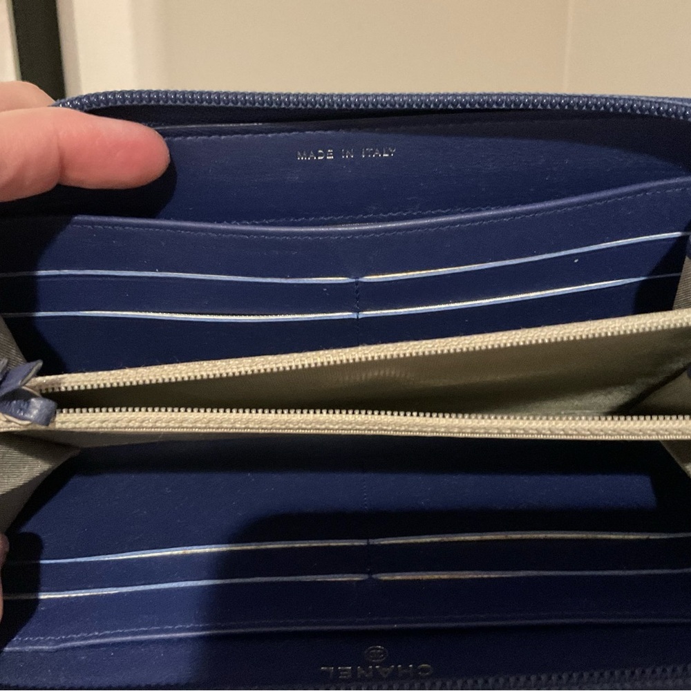 *AUTHENTIC* Chanel Zip Around Wallet - Picture 3 of 7